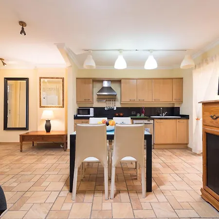 Sg Carlos Family House דירה