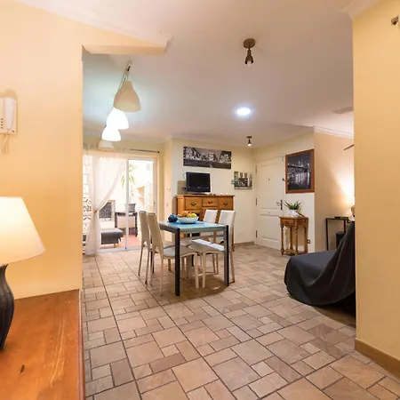 Sg Carlos Family House דירה *