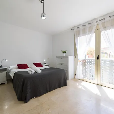 Sg Carlos Family House דירה