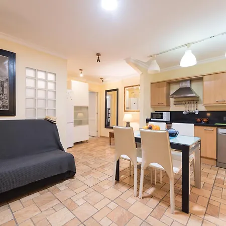 Sg Carlos Family House