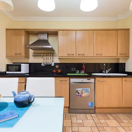 Sg Carlos Family House *